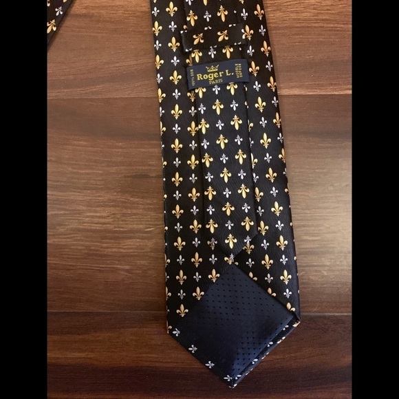 ROGER L. Paris Black 100% Silk Foulard Print Necktie - Picture 3 of 10